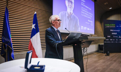 Fotografía cedida por la Universidad de Chile del profesor e ingeniero español, Mateo Varela, hablando durante una charla este miércoles, en la Universidad de Chile, en Santiago (Chile). EFE/ Felipe Poga / Universidad De Chile