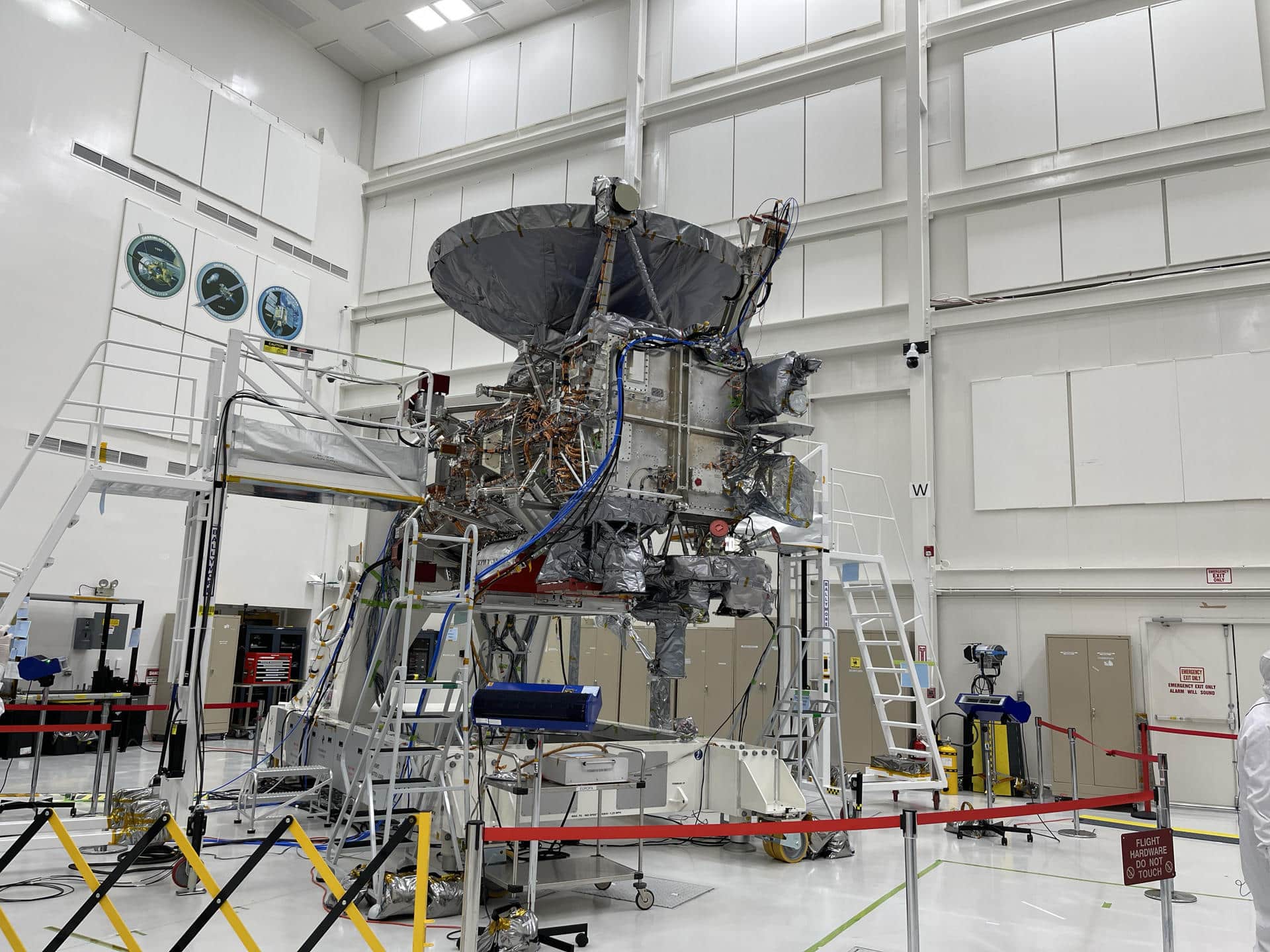 Fotografía de archivo del 11 de abril donde se muestra la nave espacial Europa Clipper desplegada en el Laboratorio de Propulsión a Chorro de la NASA en Pasadena, California (EE.UU.). EFE/Ana Milena Varón