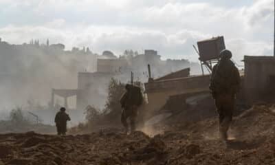 El Ejército israelí aseguró este viernes haber matado en un ataque aéreo a Muhammad Hassin Ramal, comandante de Hizbulá en la zona de Tayibe, en el sur del Líbano, según informó en un comunicado. En la imagen, actividad del ejército de Israel en el sur del Líbano. EFE/  Ejército de Israel //SOLO USO EDITORIAL/SOLO DISPONIBLE PARA ILUSTRAR LA NOTICIA QUE ACOMPAÑA (CRÉDITO OBLIGATORIO)