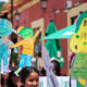 Manifestantes sostienen carteles durante una protesta en San Cristóbal de las Casas este sábado, en Chiapas (México). EFE/ Carlos López