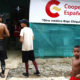 Migrantes esperan frente a un puesto de salud en Bajo Chiquito (Panamá), después de días de caminata para cruzar la peligrosa selva del Darién, frontera entre Colombia y Panamá. EFE/ Moncho Torres