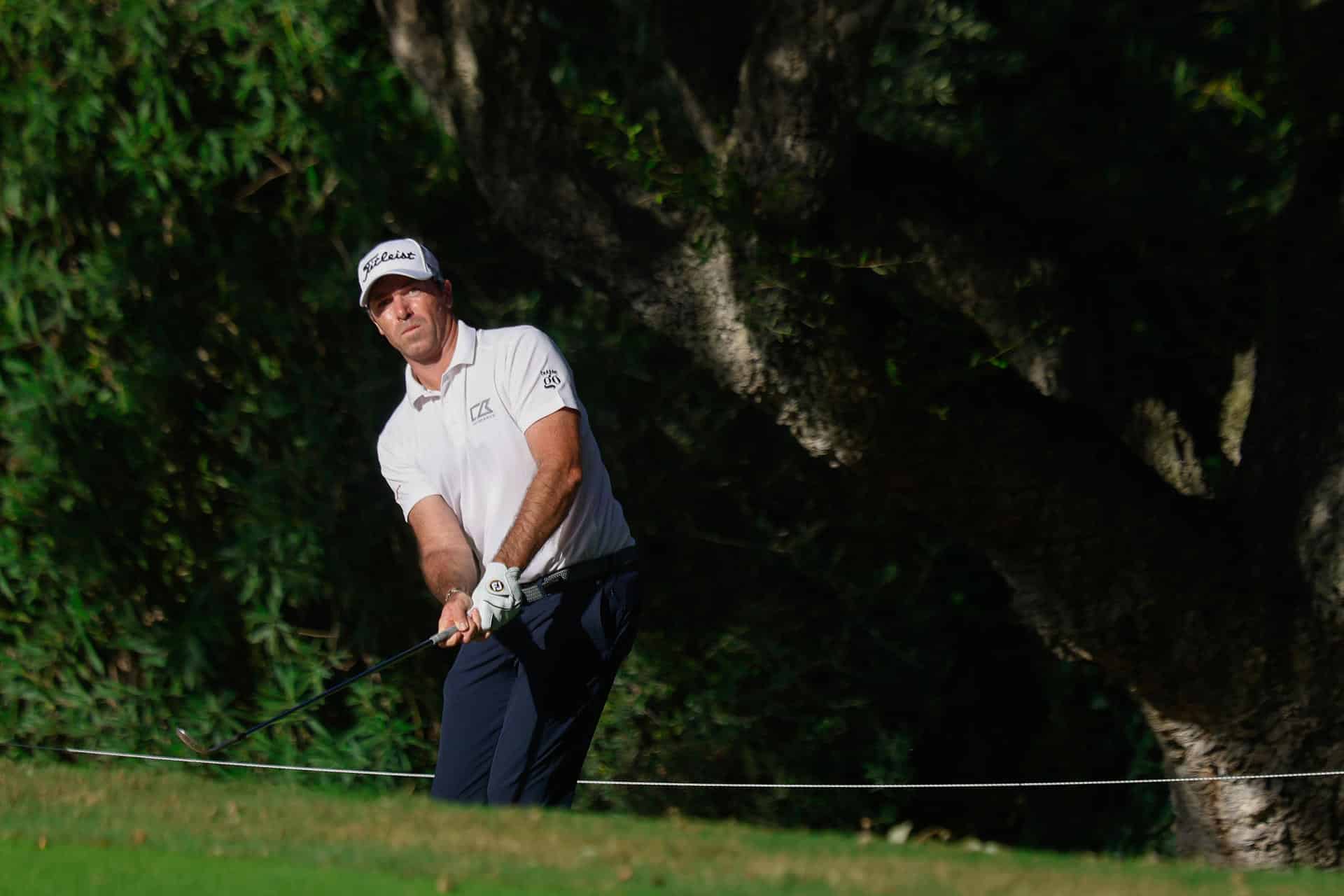 El golfista francés Julien Guerrier, es lider con -10, en la primera jornada de la décima edición del Estrella Damm N.A. Andalucía Masters, este jueves en el Real Club de Golf Sotogrande, en San Roque (Cádiz). EFE/A.Carrasco Ragel.