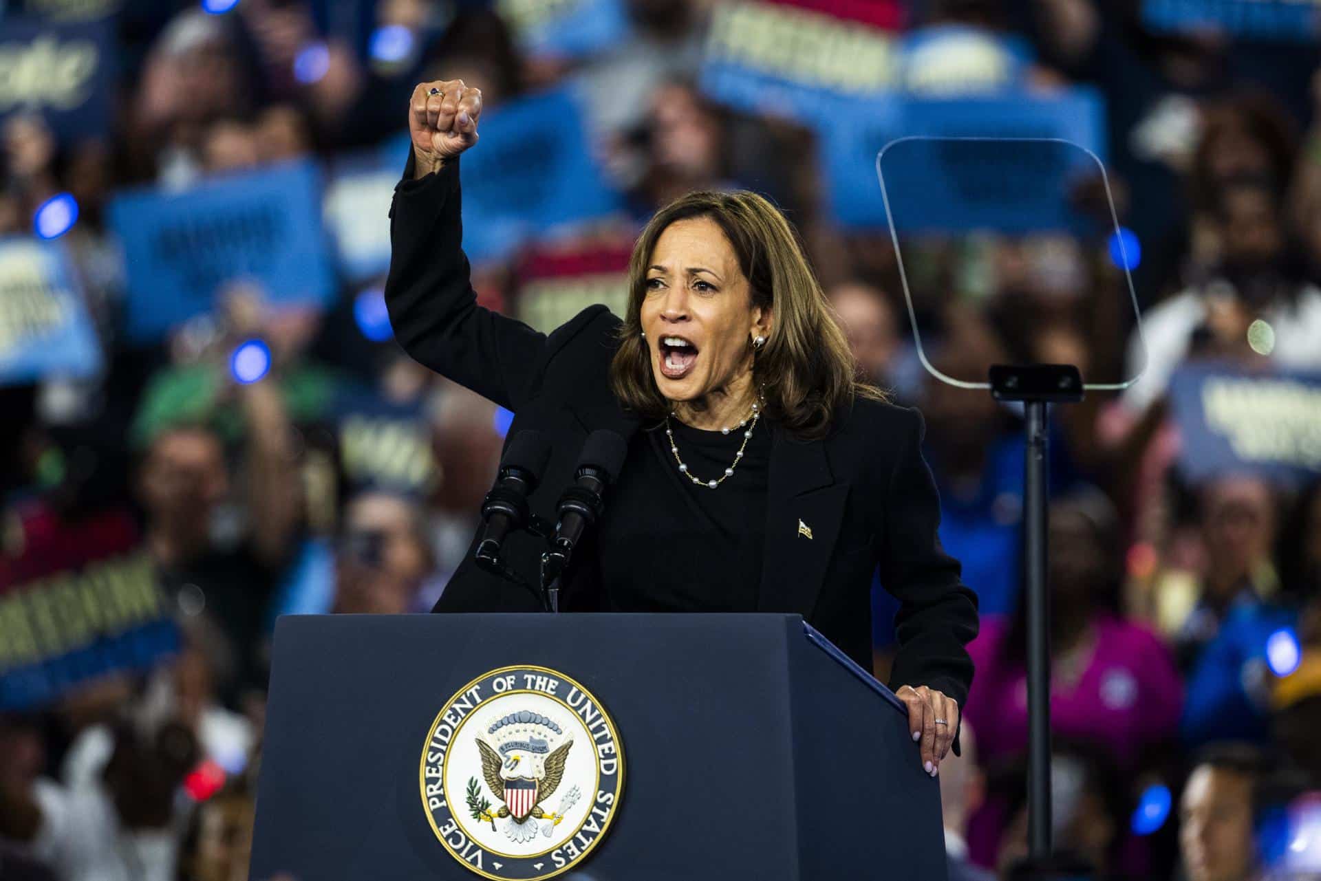 Fotografía de la vicepresidenta de Estados Unidos, Kamala Harris. EFE/Jim Scalzo