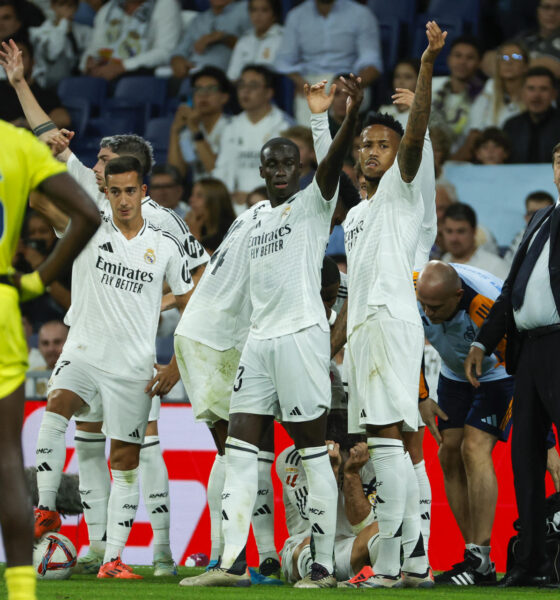 El defensa del Real Madrid Dani Carvajal se lesiona durante el partido de la jornada 9 de Liga que disputaron Real Madrid y Villarreal CF en el estadio Santiago Bernabéu. EFE/Zipi Aragón