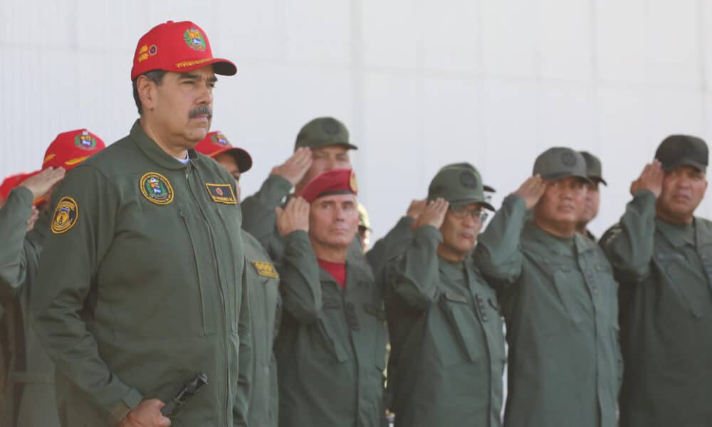 Fotografía cedida por Palacio Miraflores del presidente de Venezuela, Nicolás Maduro en un acto con militares este miércoles, en Palo Negro, Estado Aragua (Venezuela). EFE/ PALACIO MIRAFLORES /SOLO USO EDITORIAL/NO VENTAS/SOLO DISPONIBLE PARA ILUSTRAR LA NOTICIA QUE ACOMPAÑA/CRÉDITO OBLIGATORIO