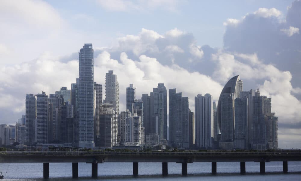 Fotografía de archivo que muestra una panorámica de Ciudad de Panamá (Panamá). EFE/ Carlos Lemos