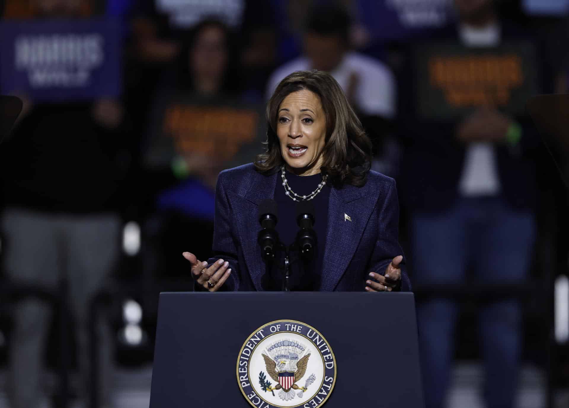 Fotografía de la candidata demócrata a la presidencia y vicepresidenta de EE.UU., Kamala Harris, en East Lansing, Michigan, el 03 de noviembre de 2024. EFE/CJ GUNTHER