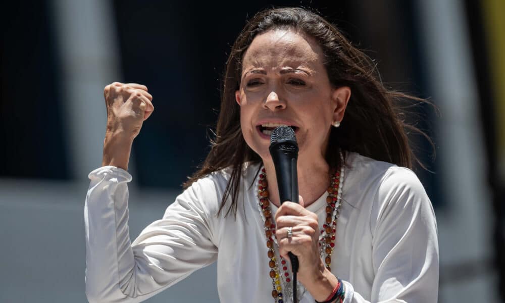 Fotografía de archivo del 28 de agosto de 2024 de la líder opositora venezolana María Corina Machado durante una manifestación en Caracas (Venezuela). EFE/ Ronald Peña