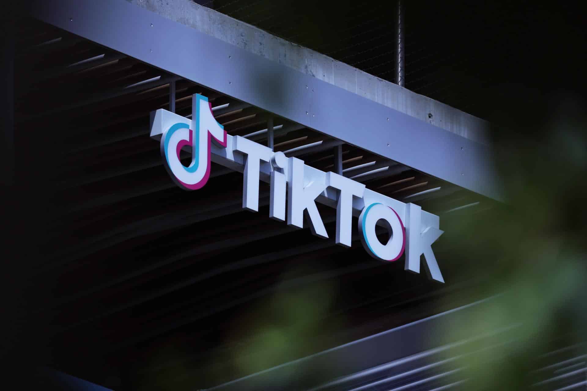 Fotografía del logo de TikTok. EFE/Allison Dinner