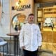 El chef argentino Emiliano Schobert, que ha logrado la primera estrella Michelin para su restaurante Blossom, situado en Málaga, asegura que más que esperar este premio lo soñaba, igual que también un día soñó -y lo consiguió- con cocinar para su principal referente, Paul Bocuse, considerado el mejor cocinero del siglo XX.EFE/Esther Gómez