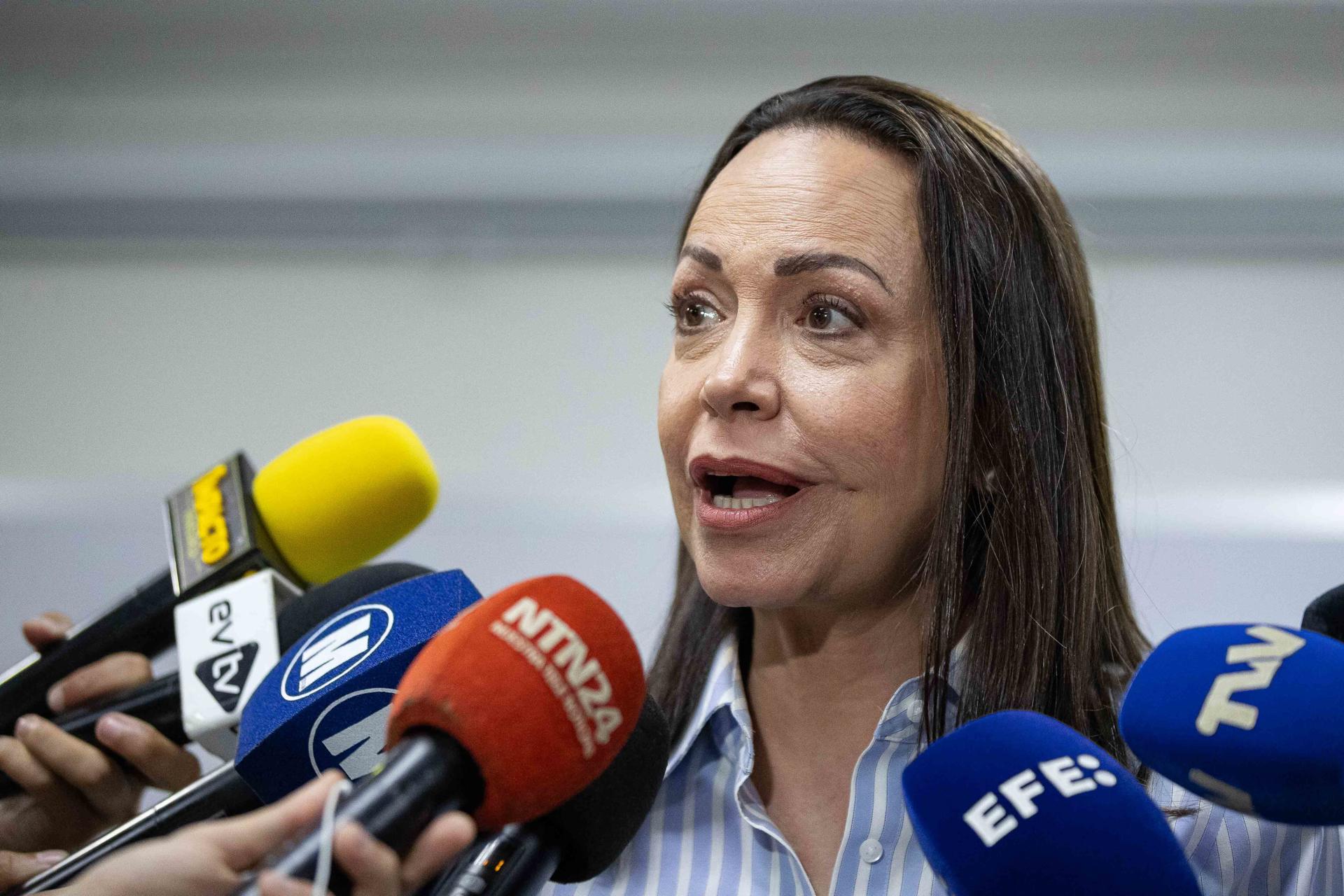 Fotografía de archivo en donde se ve a la líder opositora María Corina Machado en Caracas (Venezuela). EFE/ Ronald Peña R.