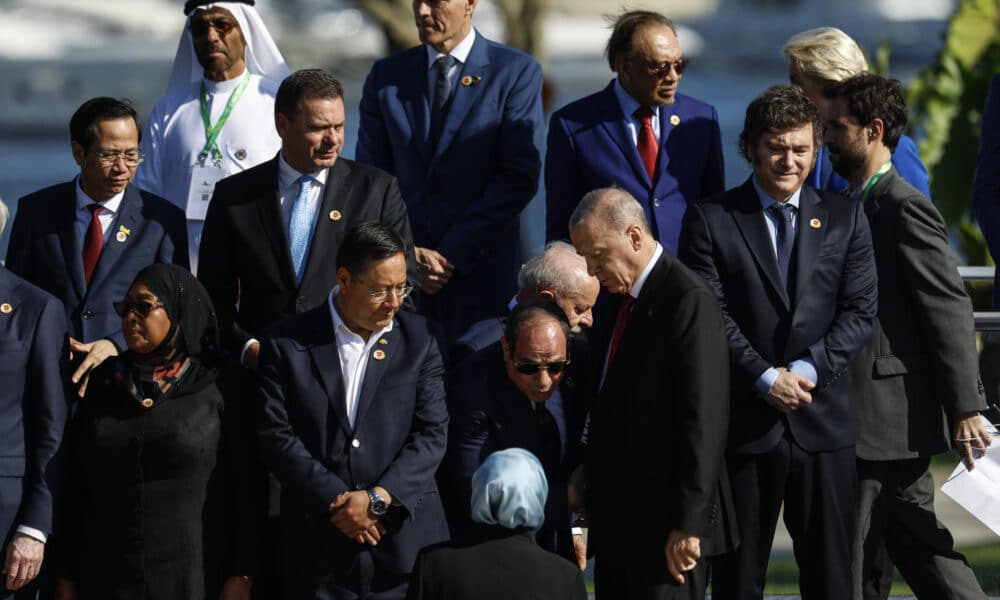 Jefes de Estado participan en la foto oficial después de la apertura de la Cumbre del G20 que comenzó este lunes en Río de Janeiro (Brasil). EFE/ Antonio Lacerda