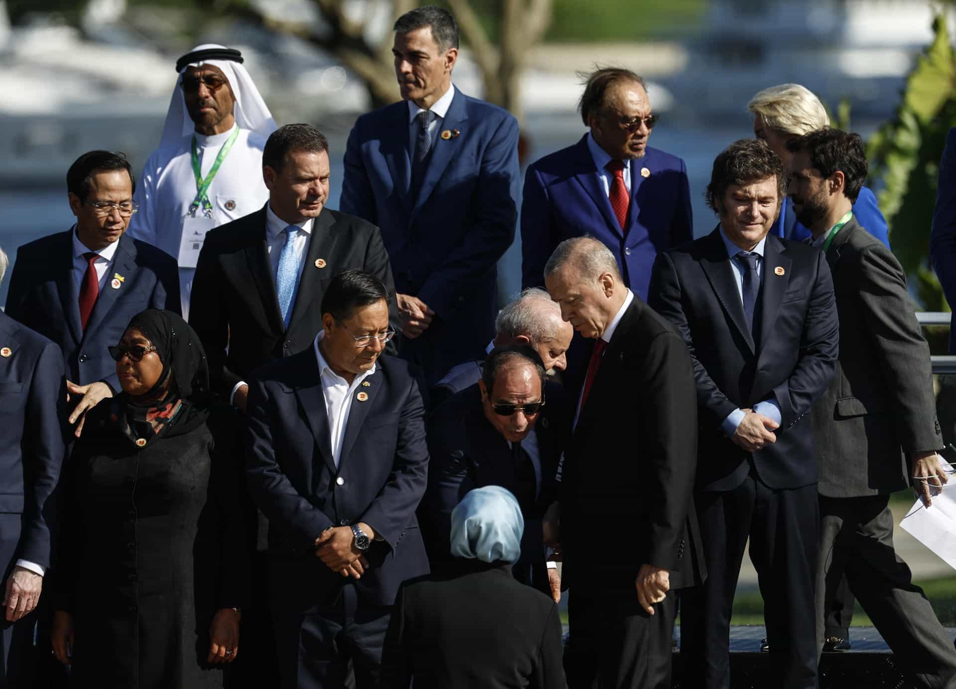 Jefes de Estado participan en la foto oficial después de la apertura de la Cumbre del G20 que comenzó este lunes en Río de Janeiro (Brasil). EFE/ Antonio Lacerda