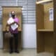 Una persona espera su turno para depositar su voto el martes 5 de noviembre en un centro de votación en Carolina (Puerto Rico). EFE/Thais Llorca