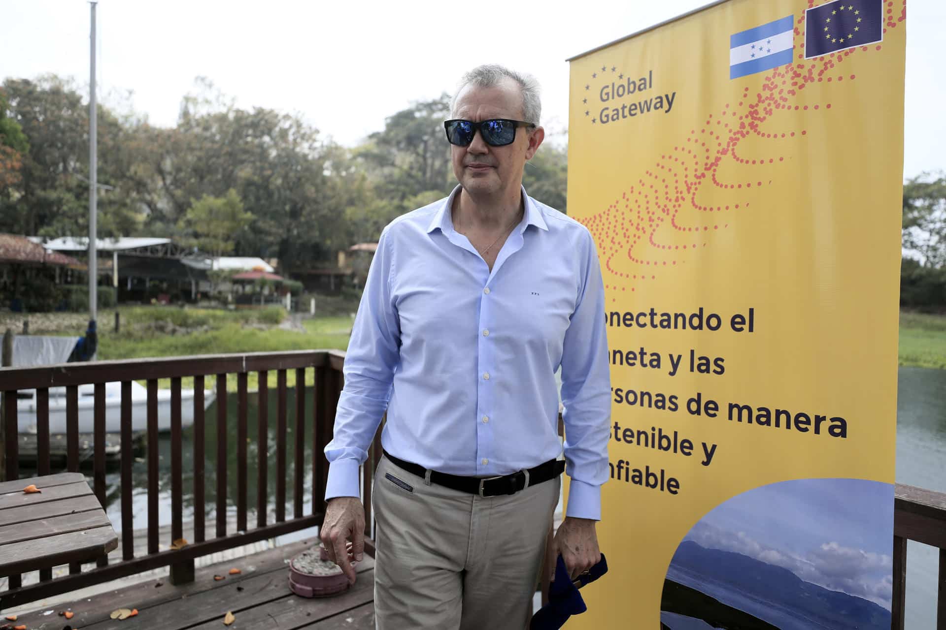 Fotografía de archivo del 11 de marzo de 2024 del director para América Latina y el Caribe de la Comisión Europea Félix Fernández-Shaw en el departamento de Cortes al norte de Honduras. EFE/ Gustavo Amador