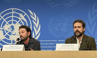 El cineasta mexicano y director del film "Estado de silencio", Santiago Maza (d), y el actor y productor Diego Luna (i) ofrecen una rueda de prensa en la sede de la ONU en Ginebra. EFE/ Anisia Gil