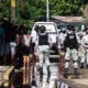 Personal de la Guardia Nacional (GN), resguardan la zona donde se cometió un múltiple asesinato en Acapulco (México). Archivo. EFE/ David Guzmán