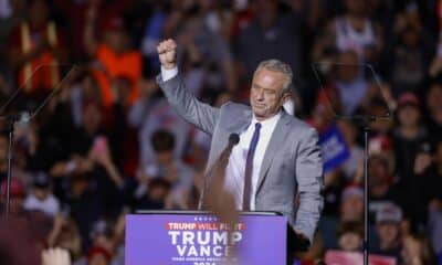 Fotografía del 1 de noviembre de 2024 de Robert F. Kennedy Jr. en un evento de campaña. EFE/JEFFREY PHELPS