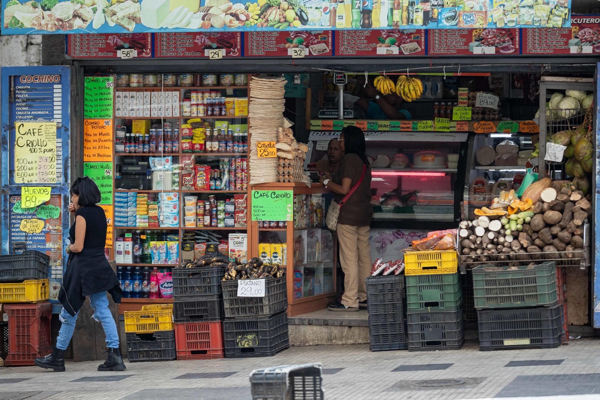 Fotografía de un local comercial en Caracas (Venezuela).EFE/ Ronald Peña