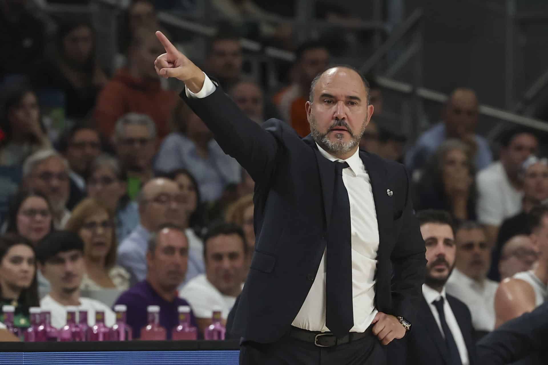 Fotografía de archivo del entrenador del Real Madrid, Chus Mateo. EFE/ Kiko Huesca