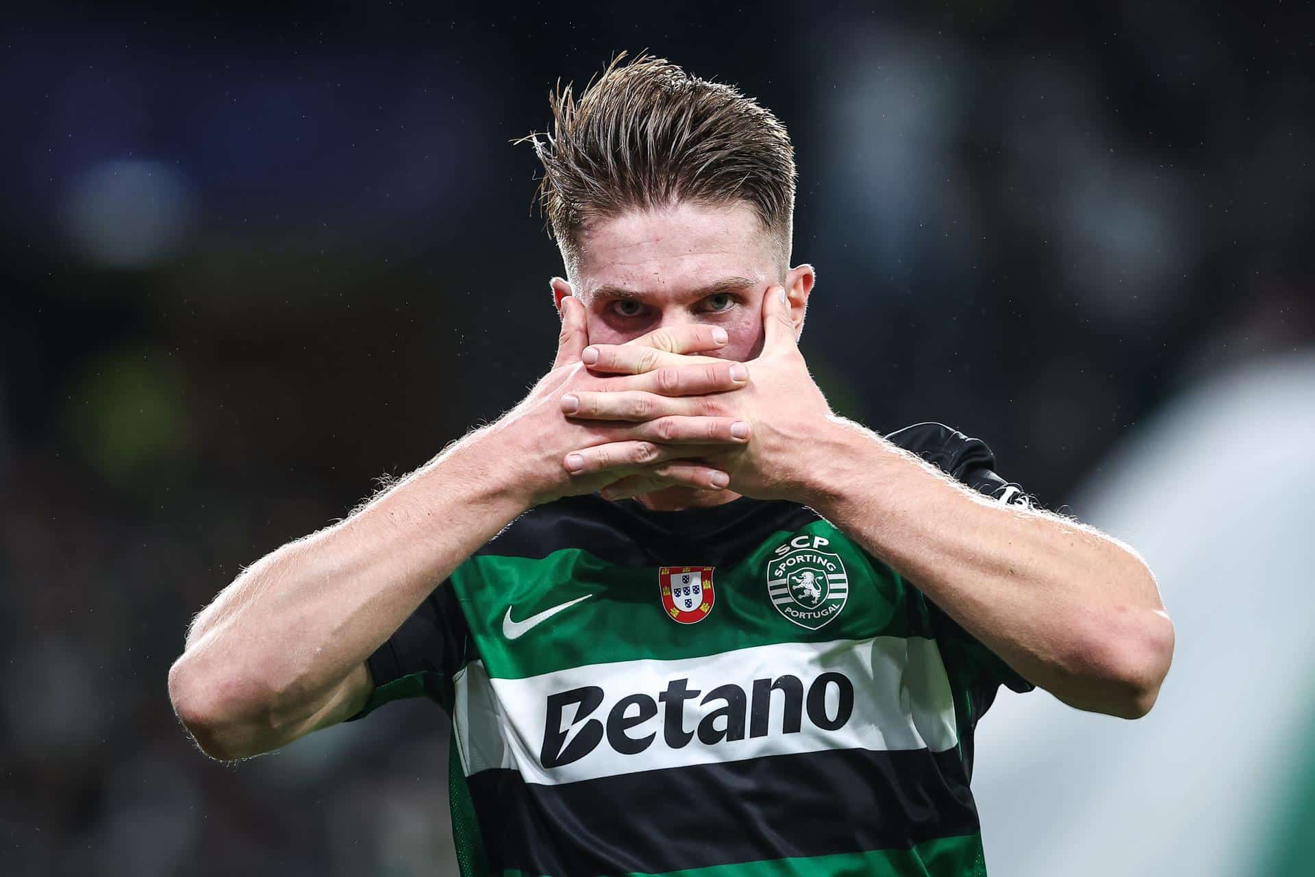 El delantero sueco del Sporting CP Vyktor Gyokeres celebra el 1-1 durante el partido de la UEFA Champions League que han jugado Sporting CP y Manchester City en Lisboa, Portugal. EFE/EPA/RODRIGO ANTUNES