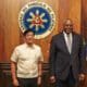 El presidente de Filipinas, Ferdinand Marcos Jr. (izquierda), junto al secretario de Defensa de Estados Unidos, Lloyd Austin III (derecha), durante la visita del norteamericano al país asiático.
EFE/EPA/GERARD CAREON / POOL