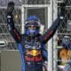 Max Verstappen festeja la consecución del campeonato mundial de Fórmula Uno, al finalizar el Gran Premio de Las Vegas. EFE/EPA/SHAWN THEW