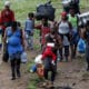 Fotografía de archivo fechada el 28 de septiembre de 2021 que muestra a migrantes haitianos en su camino hacia Panamá por el Tapón del Darién en Acandi (Colombia). EFE/ Mauricio Dueñas Castañeda