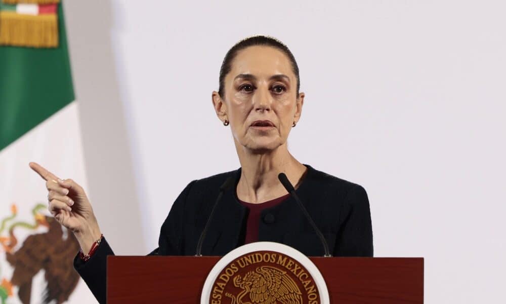 La presidenta de México, Claudia Sheinbaum. participa durante una rueda de prensa este viernes, en Palacio Nacional de la Ciudad de México (México). EFE/José Méndez