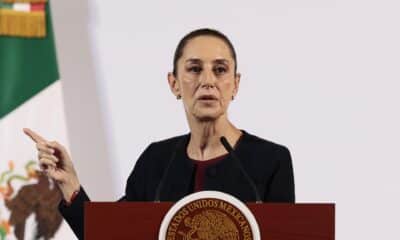 La presidenta de México, Claudia Sheinbaum. participa durante una rueda de prensa este viernes, en Palacio Nacional de la Ciudad de México (México). EFE/José Méndez