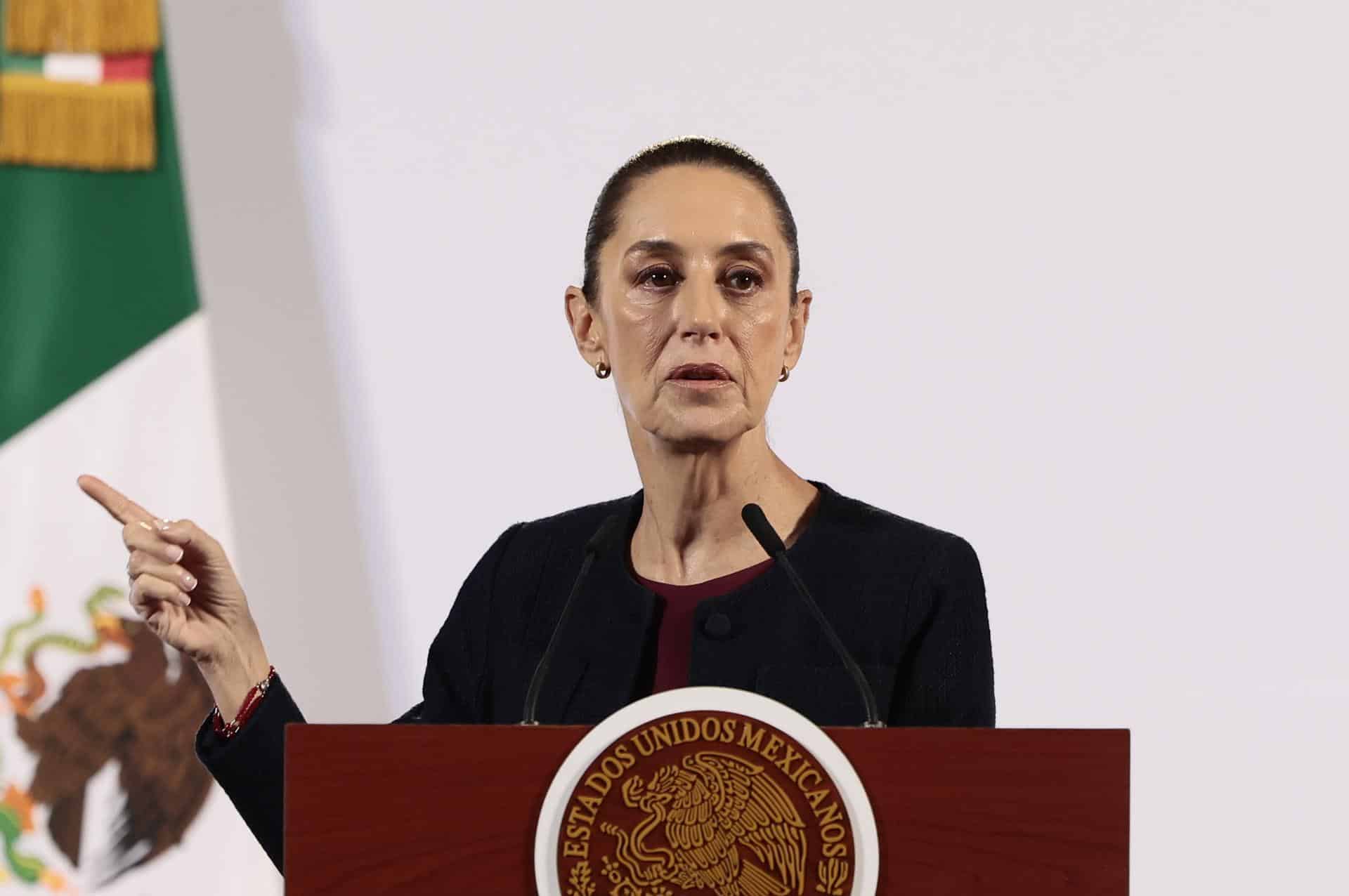 La presidenta de México, Claudia Sheinbaum. participa durante una rueda de prensa este viernes, en Palacio Nacional de la Ciudad de México (México). EFE/José Méndez