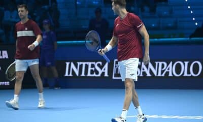 Los tenistas Marcel Granollers, de España, y Horacio Zeballos, de argentina, durante el partido d dobles de las Nitto ATP Finals en Turín, Italia. EFE/EPA/MASSIMO RANA