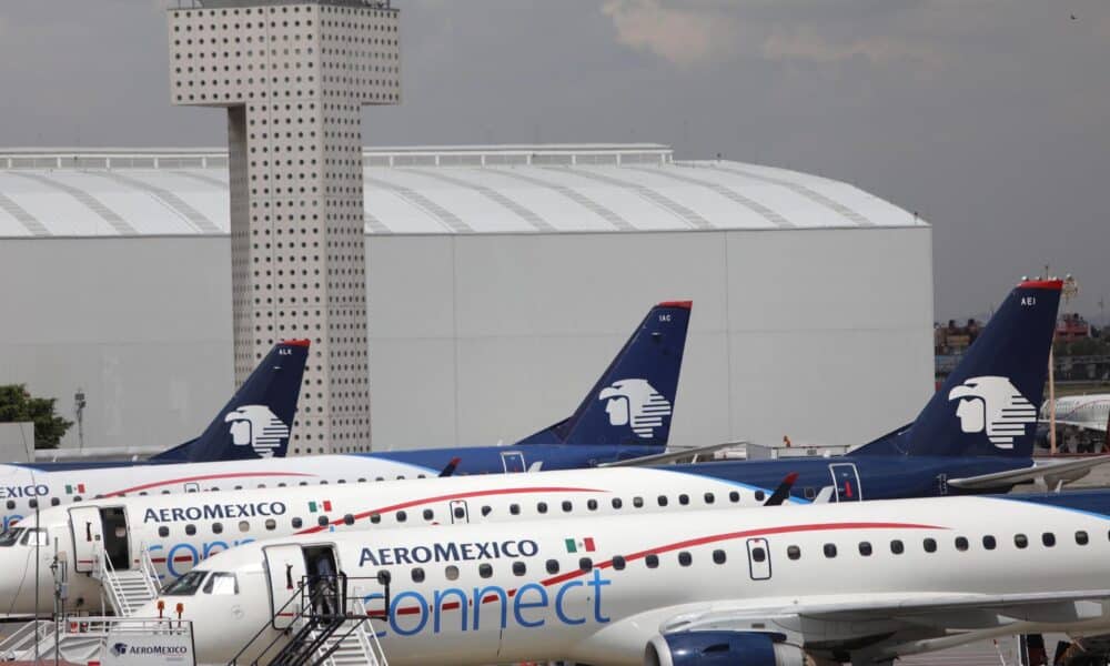 Fotografía de aviones de la empresa Aeromexico en Ciudad de México (México). Archivo. EFE/ Sáshenka Gutiérrez