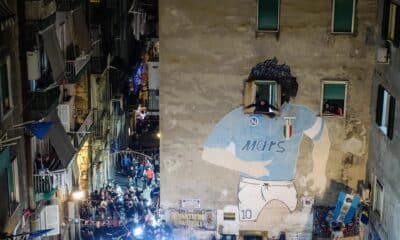 Imagen de archivo del mural de Diego Armando Maradona en los 'Quartieri spagnoli' (Barrios españoles) en Nápoles (Italia). EFE/EPA/CESARE ABBATE