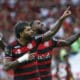 Gabriel Barbosa 'Gabigol' aportó este domingo en el estadio Maracaná un doblete a la goleada de Flamengo por 3-1 sobre Atlético Mineiro en el partido de ida de la Copa do Brasil. EFE/ Antonio Lacerda