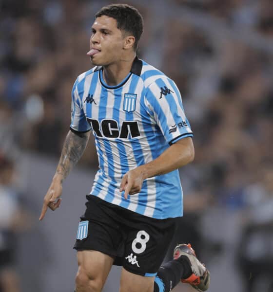 Foto de archivo del creativo colombiano Juan Fernando Quintero, una de las figuras más emblemáticas de Racing Club, que este sábado juega en Asunción la final de la Copa Sudamericana contra Cruzeiro. EFE/ Juan Ignacio Roncoroni