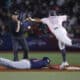 Johnson Termarr (i) de Estados Unidos y José Rojas de México participan en un juego del Premier 12 de la Confederación Mundial de Béisbol y Sóftbol (WBSC) en el estadio Panamericano de Béisbol, en Guadalajara (México). EFE/ Francisco Guasco