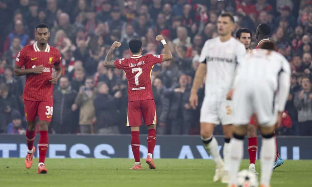 El coombiano Luis Diaz celebra un gol durante del partido de la UEFA Champions League league que han jugado Liverpool FC y Bayer 04 Leverkusen, en Liverpool, Reino Unido.) EFE/EPA/ADAM VAUGHAN