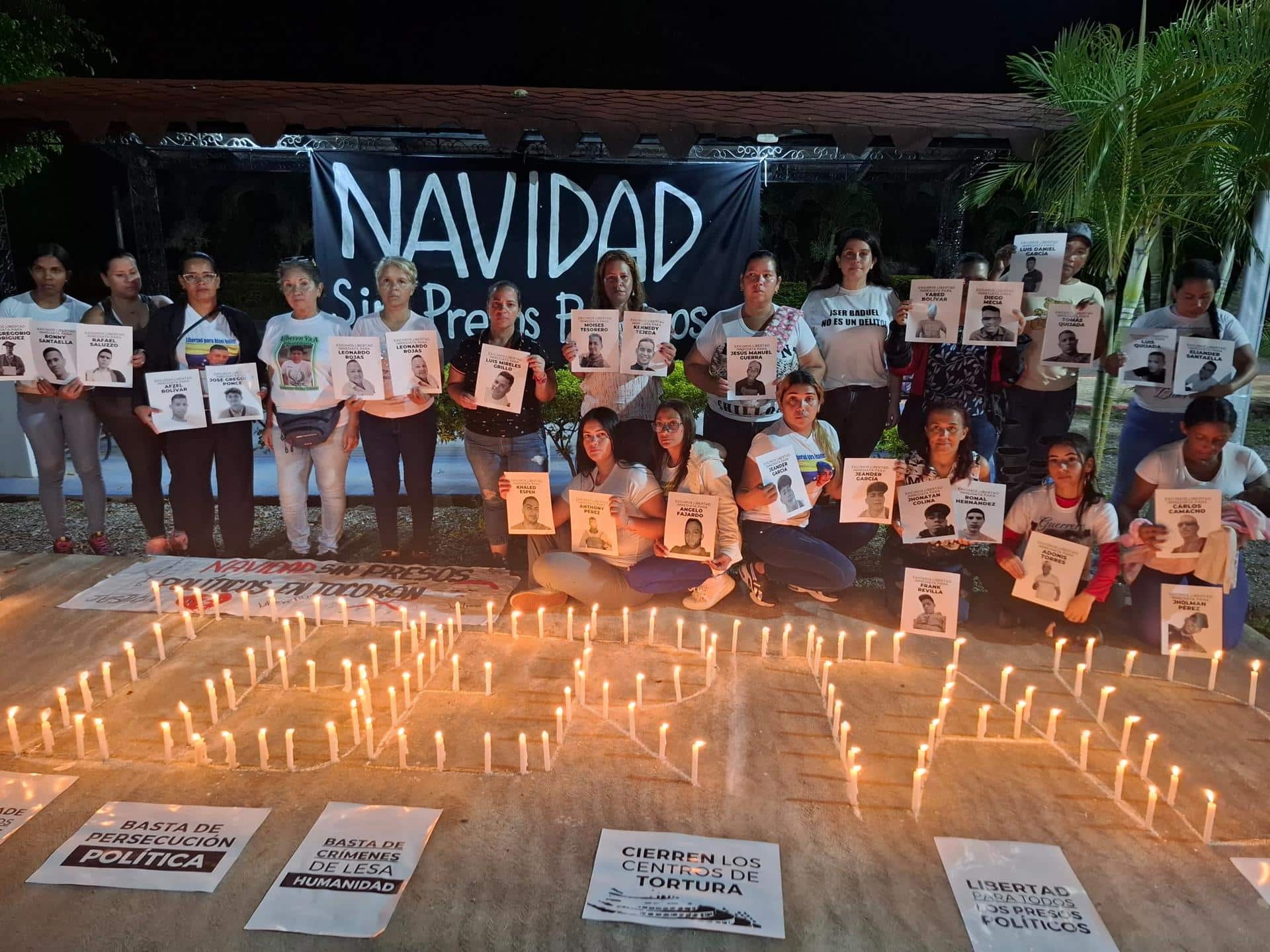 Fotografía cedida por el Comité por la Libertad de los Presos Políticos de familiares de privados de libertad en una manifestación este jueves 7 de noviembre de 2024, en las inmediaciones de la cárcel de Tocorón, en Tocorón (Venezuela). EFE/ Comité por la Libertad de los Presos Políticos