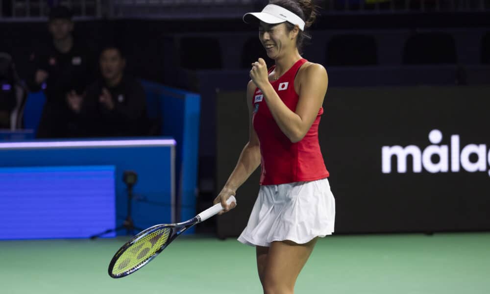 La tenista japonesa Ena Shibahara, ex número cuatro del mundo en dobles, tras vencer a la rumana Jaqueline Cristian a la que ha superado en  (6-2 y 7-6) (6-2 y 7-6) en el segundo partido de los octavos de la Copa Billie Jean King, quedando así empatada la eliminatoria para Japón ante Rumanía por lo que todo se resolverá en el duelo por parejas. EFE/Carlos Díaz.