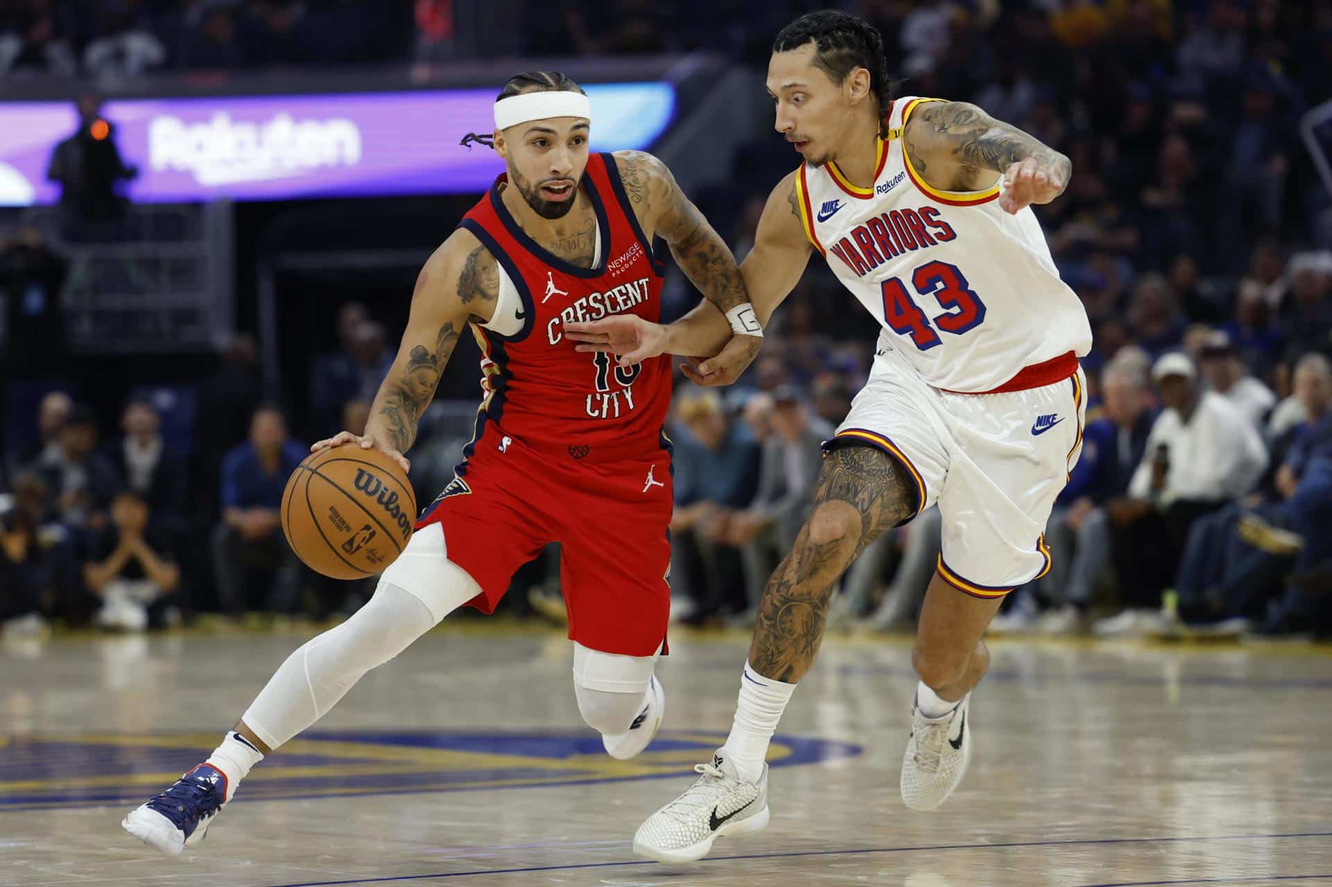 Fotografía de archivo del jugador puertorriqueño de los New Orleans Pelicans Jose Alvarado (i) en acción en un partido de la NBA. EFE/JOHN G. MABANGLO