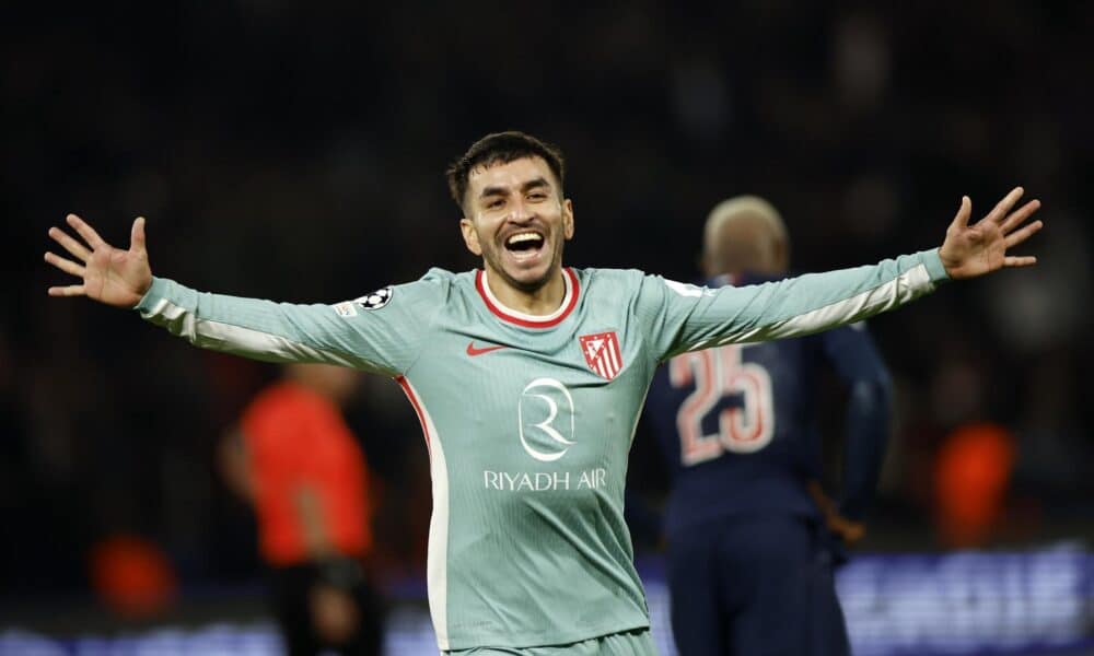 Angel Correa celebra el gol del triunfo durante el partido de la UEFA Champions League entre Paris Saint-Germain y Atletico Madrid, en París, Francia. EFE/EPA/MOHAMMED BADRA