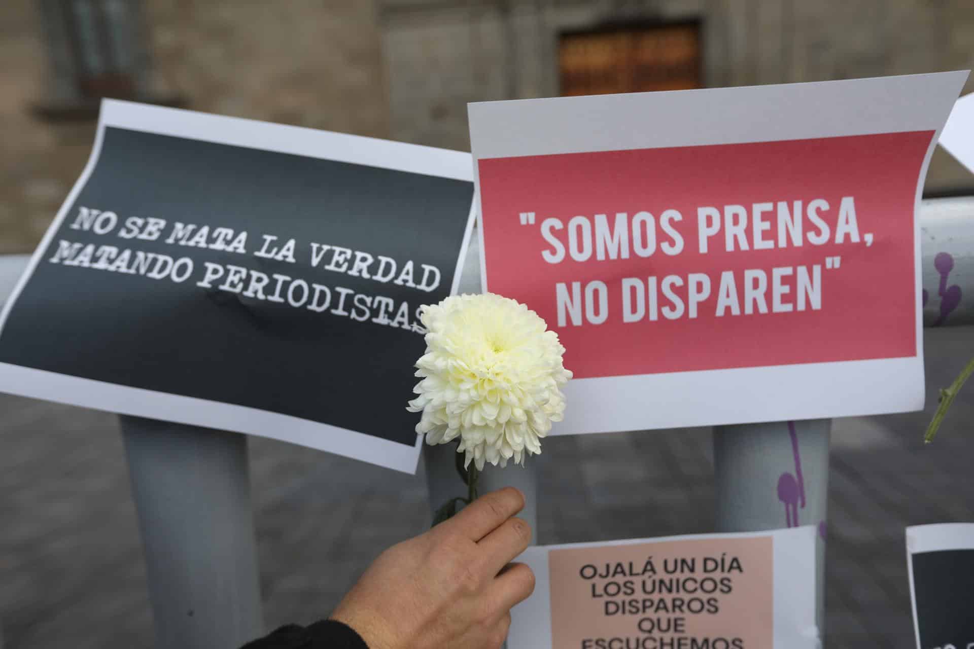 Cruz Solís fue asesinado a balazos la noche del martes en el centro del municipio de Uruapan, en Michoacán, tras realizar una entrevista en vivo con el alcalde Carlos Manzo sobre el incendio por causas desconocidas de 66 locales del mercado Tariacuri. Archivo. EFE/Sáshenka Gutiérrez