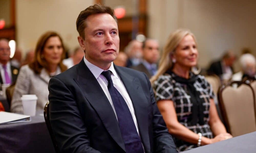 Fotografía divulgada por Team Trump donde aparece el empresario y magnate Elon Musk, escuchando durante la reunión del presidente electo de Estados Unidos, Donald Trump, con legisladores republicanos celebrada este miércoles en Washington (EE.UU.). EFE/Team Trump /SOLO USO EDITORIAL /NO VENTAS /SOLO DISPONIBLE PARA ILUSTRAR LA NOTICIA QUE ACOMPAÑA /CRÉDITO OBLIGATORIO