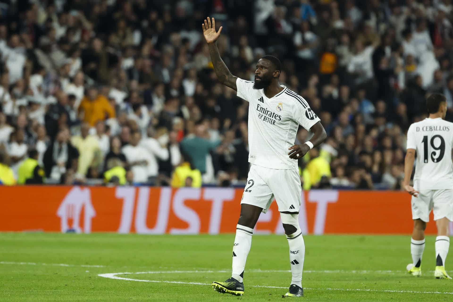 El defensa alemán del Real Madrid Antonio Rudiger durante el partido de la Liga de Campeones entre el equipo blanco y el Milan en el estadio Santiago Bernabéu. EFE/Juanjo Martín