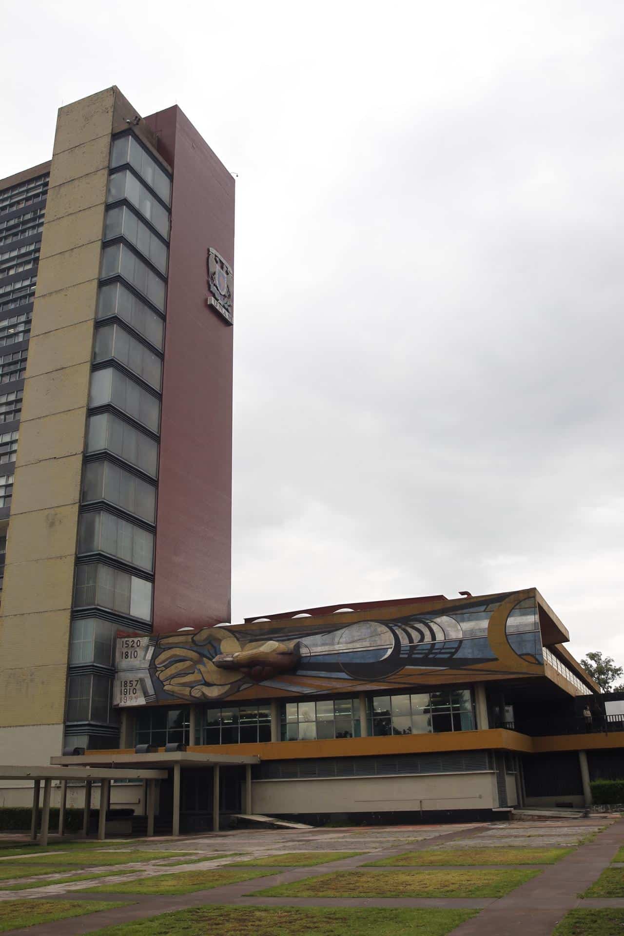 Fotografía de archivo que muestra una vista general del edificio de la rectoría de la Universidad Nacional Autónoma de México (UNAM), en Ciudad de México (México). EFE/Sáshenka Gutiérrez