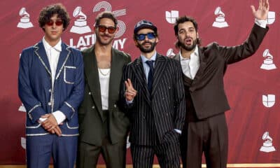 Fotografía del 14 de noviembre del 2024 de los integrantes de la banda venezolana Rawayana durante la entrega de los Premios Latin Grammy en el Kaseya Center de Miami, Florida (Estados Unidos). EFE/Eva Marie Uzcátegui