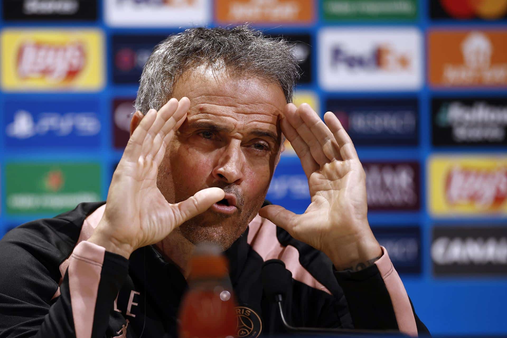 El español Luis Enrique Martínez, entrenador del PSG, durante la conferencia de prensa previa al partido de la Liga de Campeones contra el Atlético de Madrid EFE/EPA/YOAN VALAT