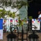 Una persona observa desde un balcón la conmemoración del día de los Símbolos Patrios en el Casco Viejo en ciudad de Panamá (Panamá). EFE/ Bienvenido Velasco