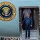 El presidente de Estados Unidos, Joe Biden, llega al Aeropuerto Internacional Eduardo Gomes de Manaos, antes de dirigirse a Río de Janeiro para participar en la Cumbre del G20. EFE/ Raphael Alves